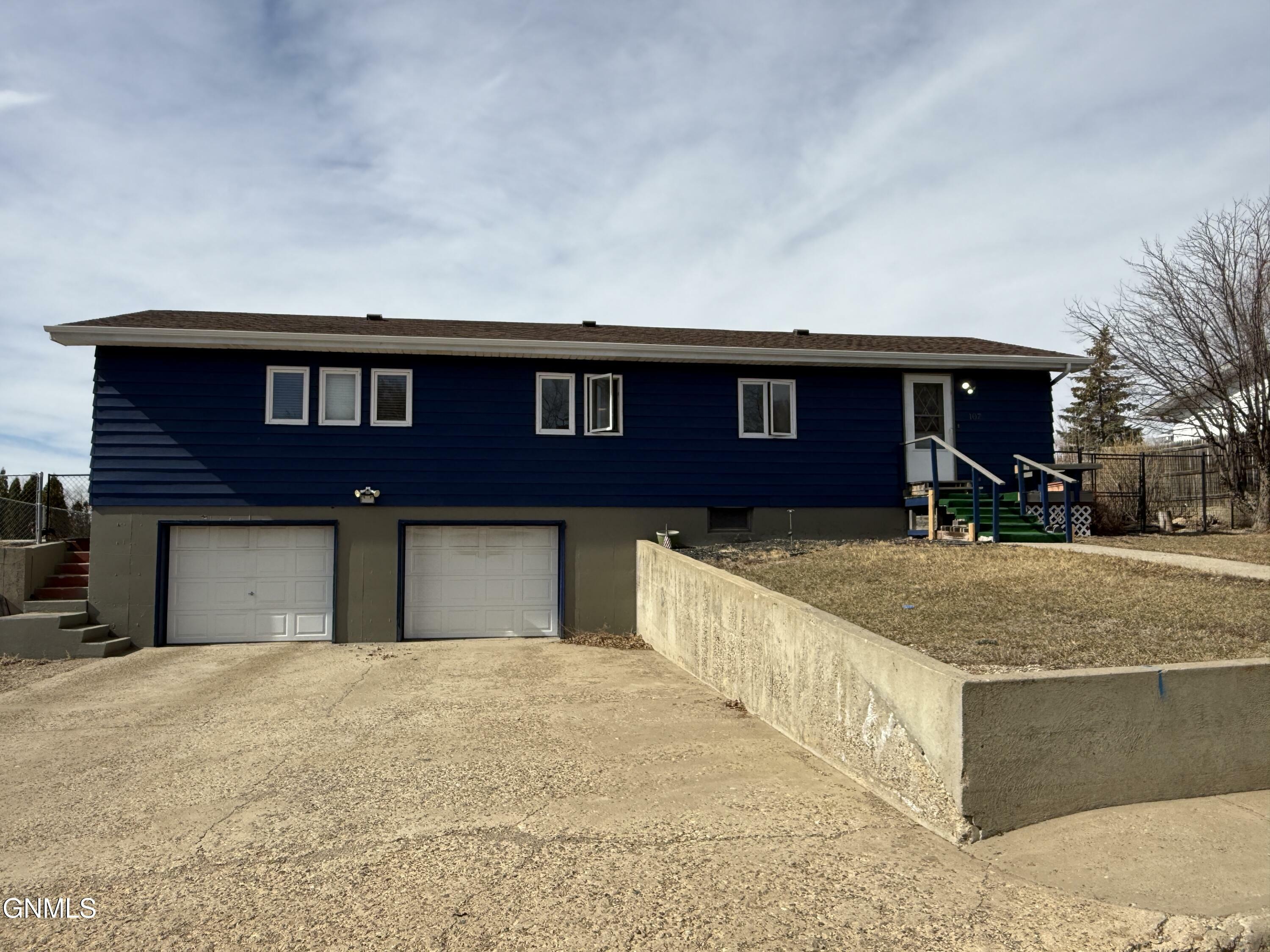 107 13th Street N  Hettinger ND 58639 photo