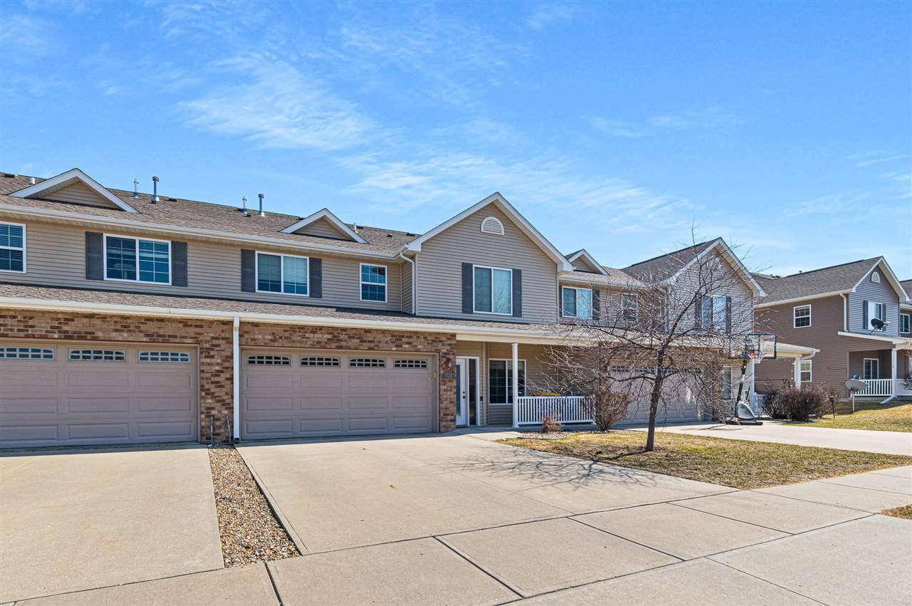 Property Photo: 1536 Burr Dr IA 52317