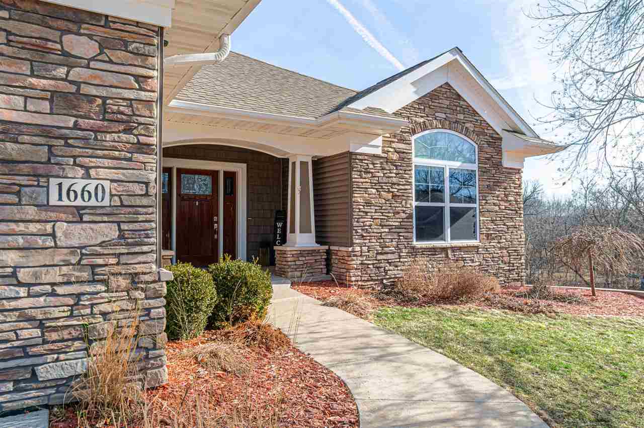 Property Photo: 1660 Linden Ln IA 52317