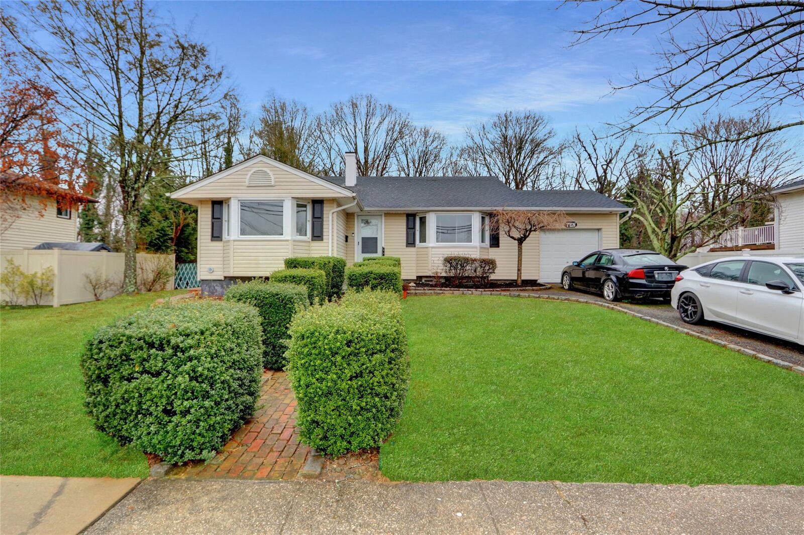 Property Photo:  10 Sunburst Drive  NY 11729 