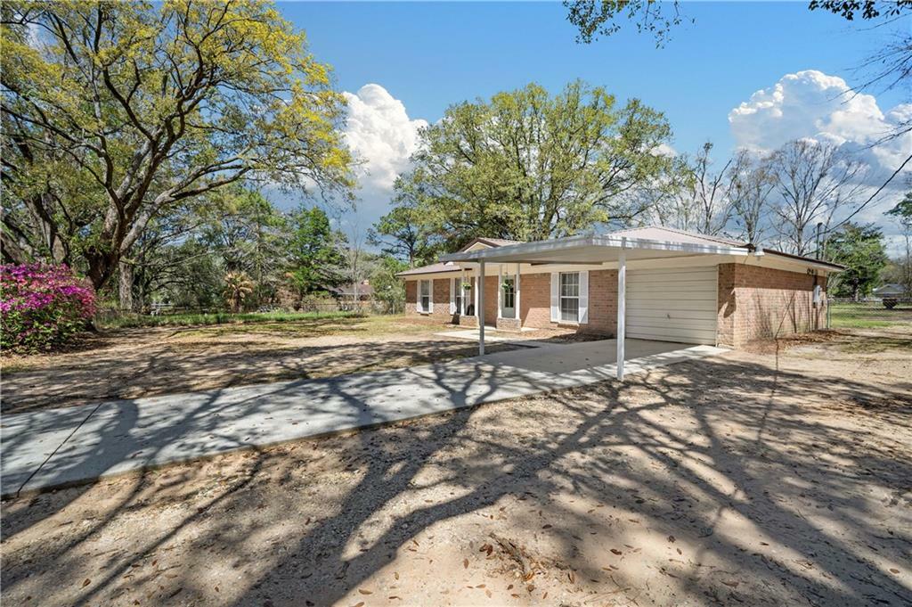 Property Photo: 11422 Howells Ferry Road AL 36575