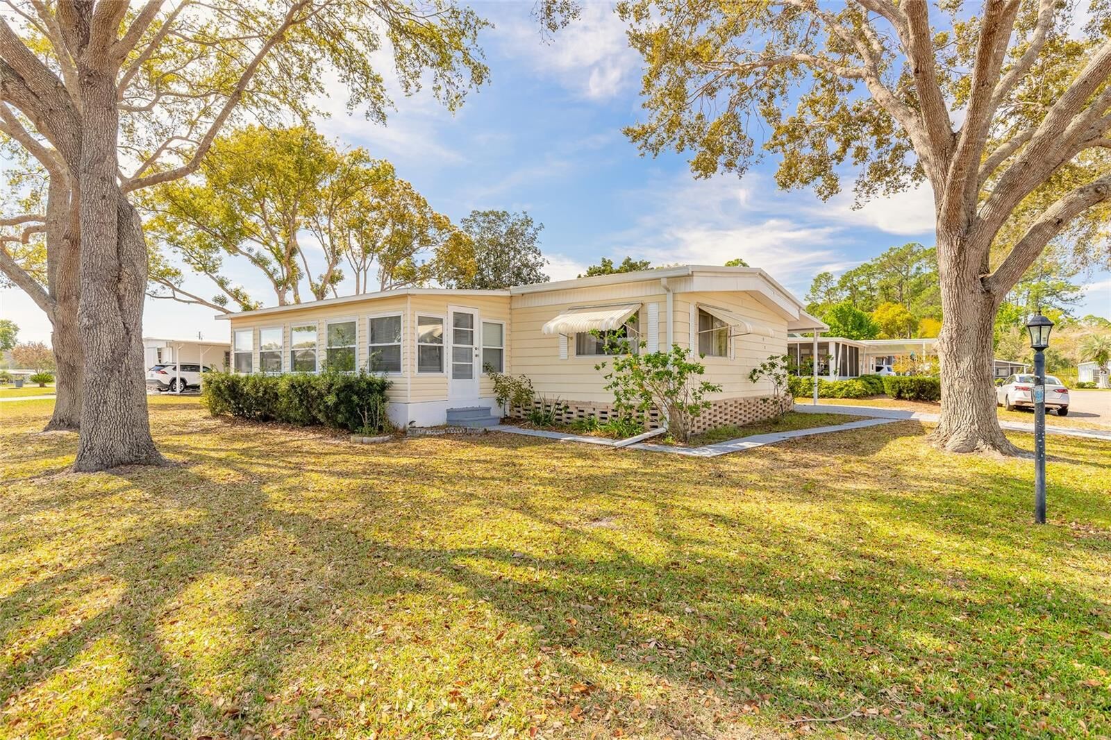 Property Photo: 317 Lakeview Drive FL 32764