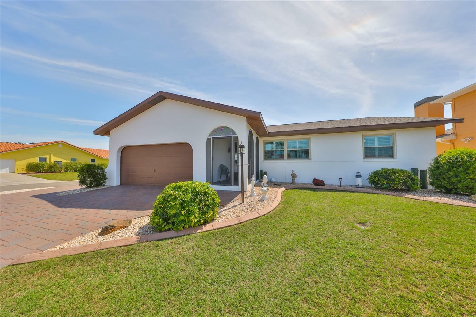 Property Photo:  902 Chipaway Drive  FL 33572 