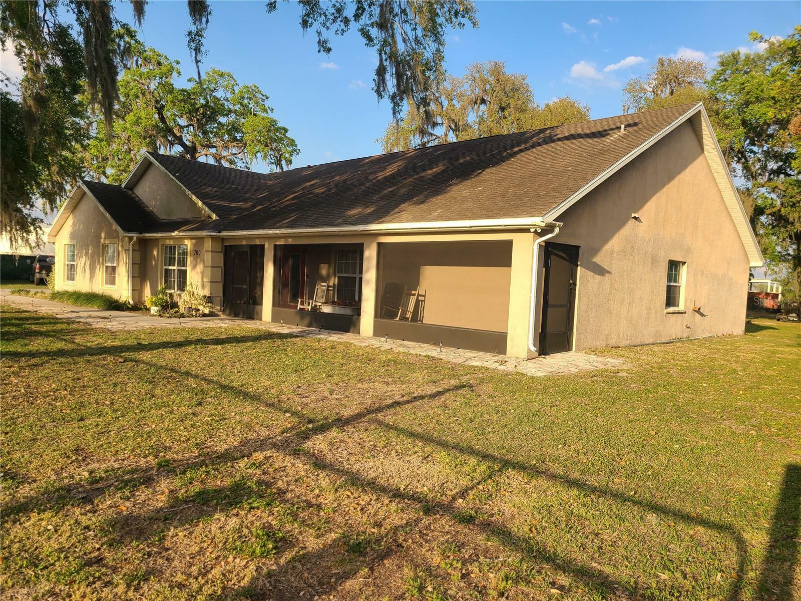 Property Photo: 700 E Park Road FL 33844