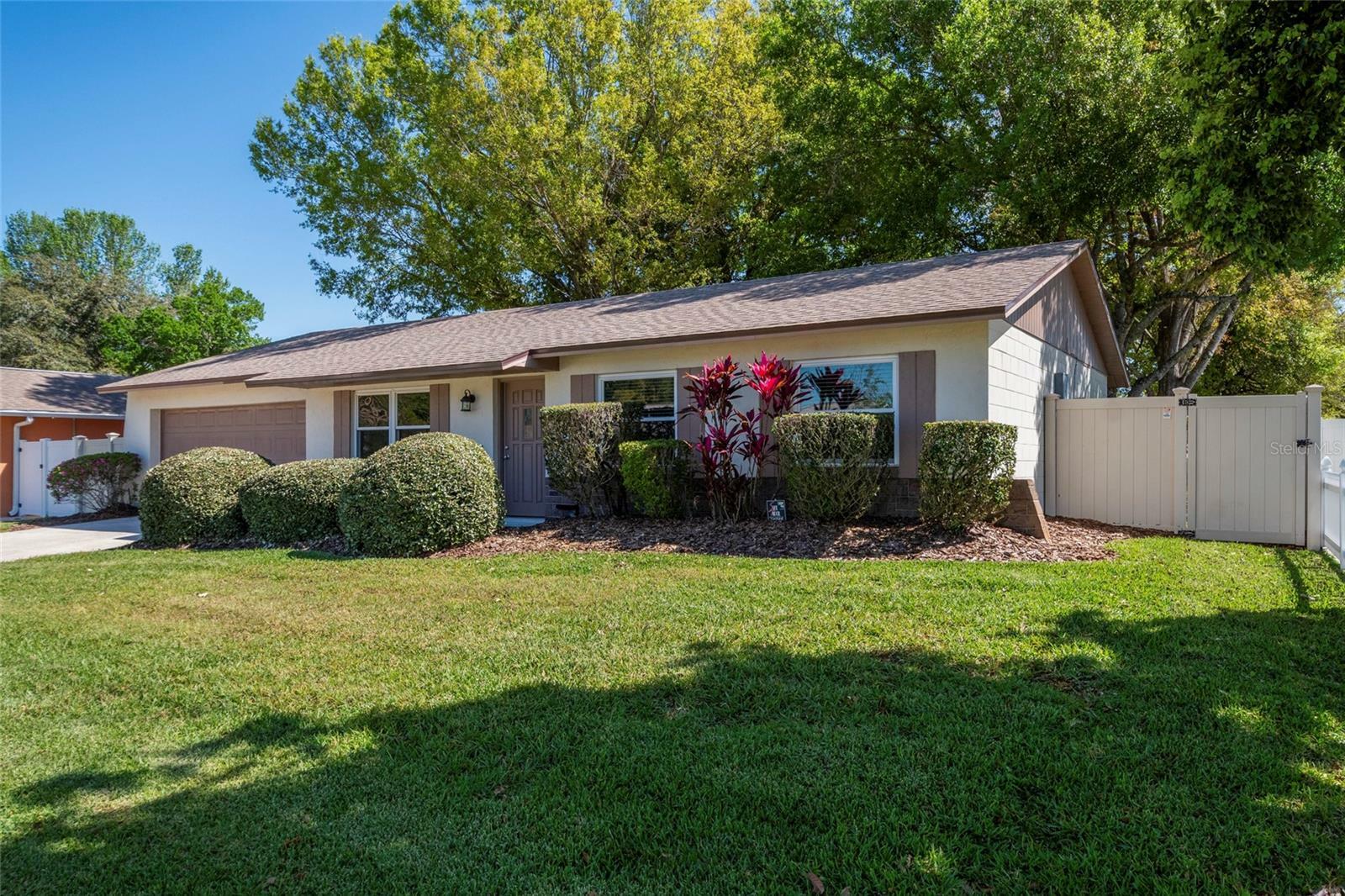 Property Photo:  129 Coral Bell Court  FL 32807 