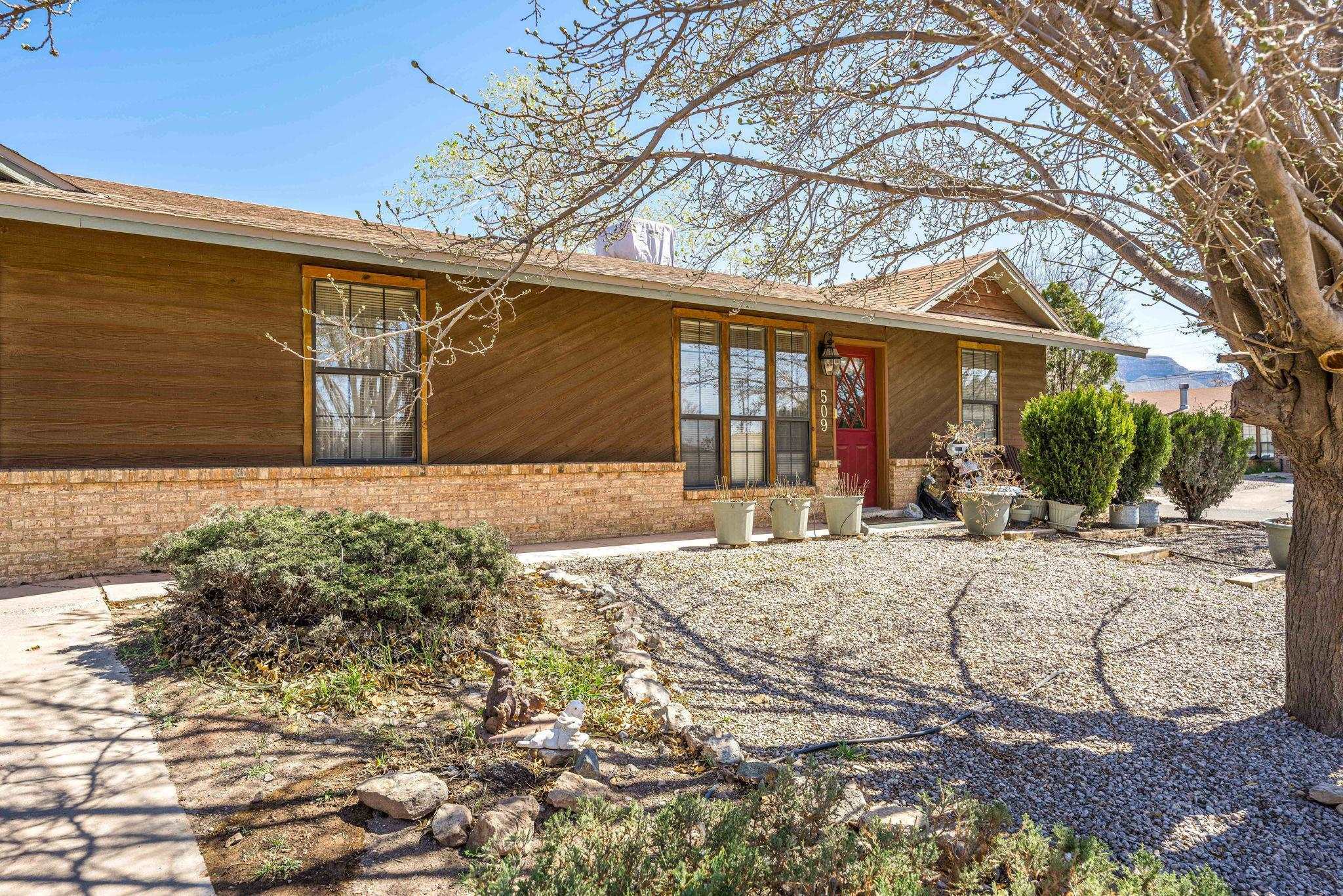 Property Photo:  509 Santa Fe Dr  NM 88310 