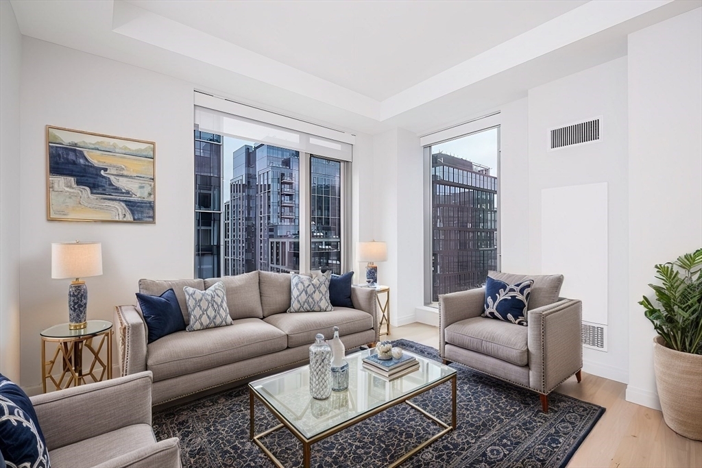 Property Photo: 133 Seaport Blvd 1819 MA 02210