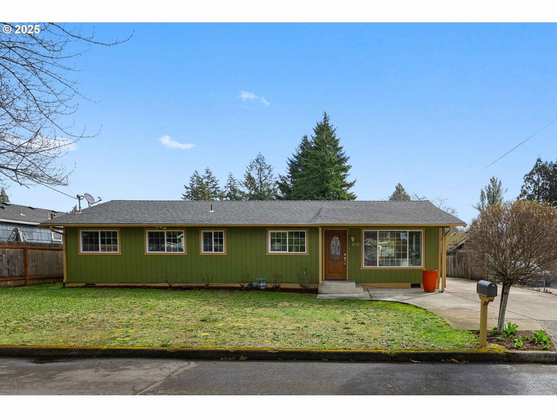 Property Photo: 5012 SE 109th Ave OR 97266