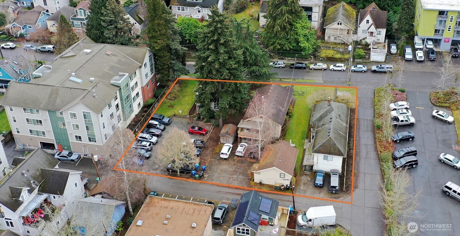 Property Photo:  34  36, 38, 42 W Dravus Street  WA 98119 