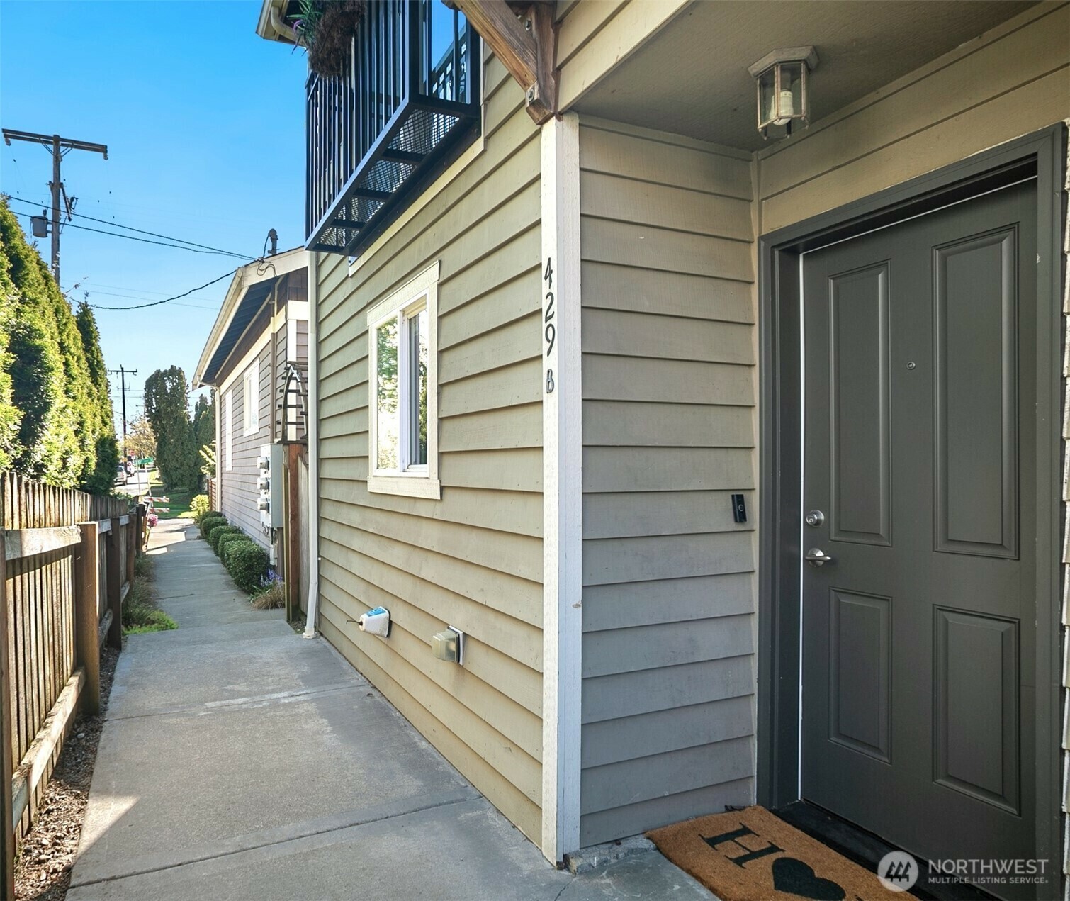 Property Photo: 429 20th Avenue E B WA 98102