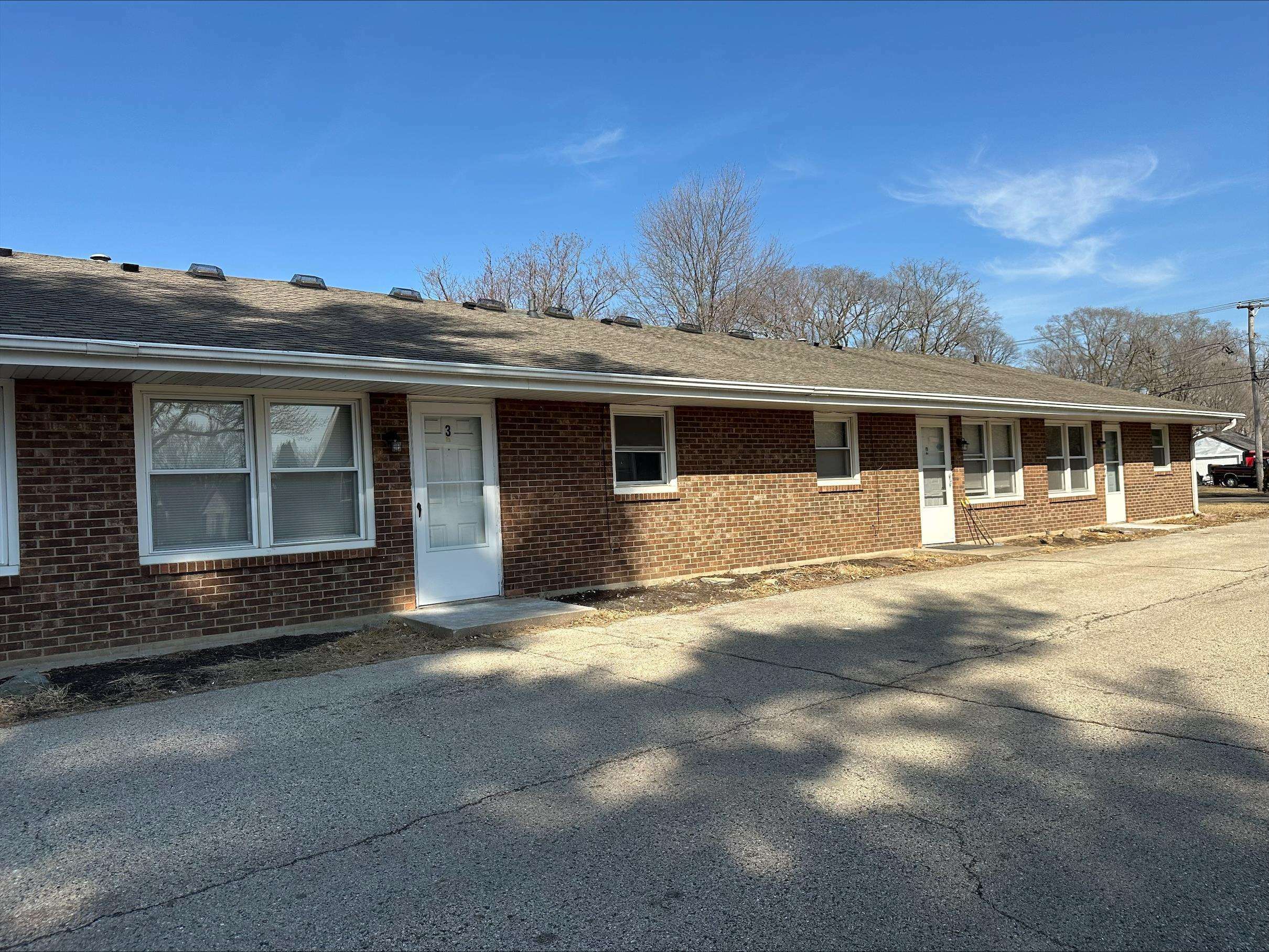2804 Searles Avenue  Rockford IL 61101 photo
