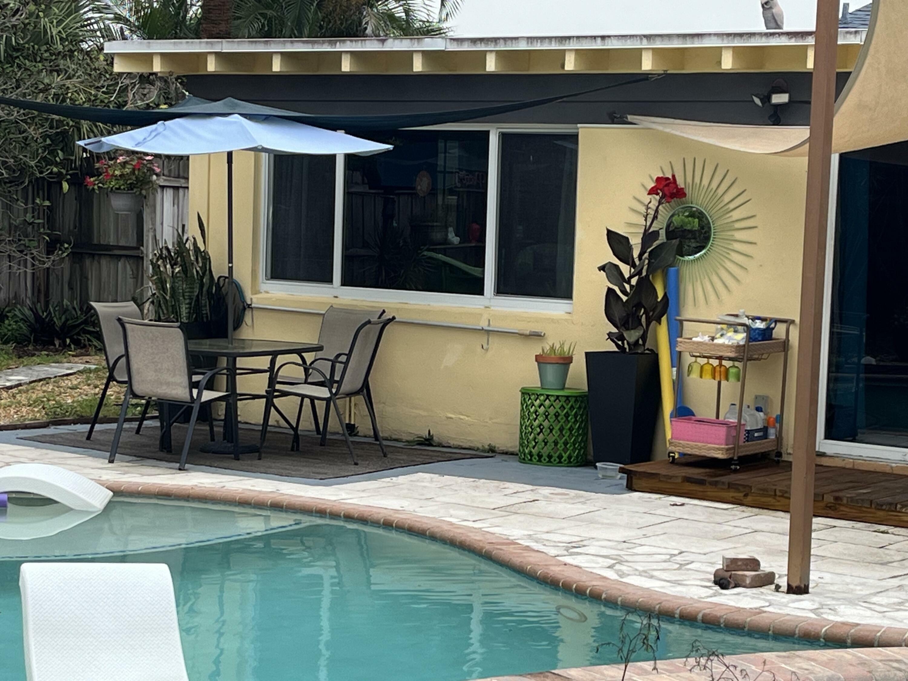 Property Photo:  262 NE 16th Street  FL 33444 