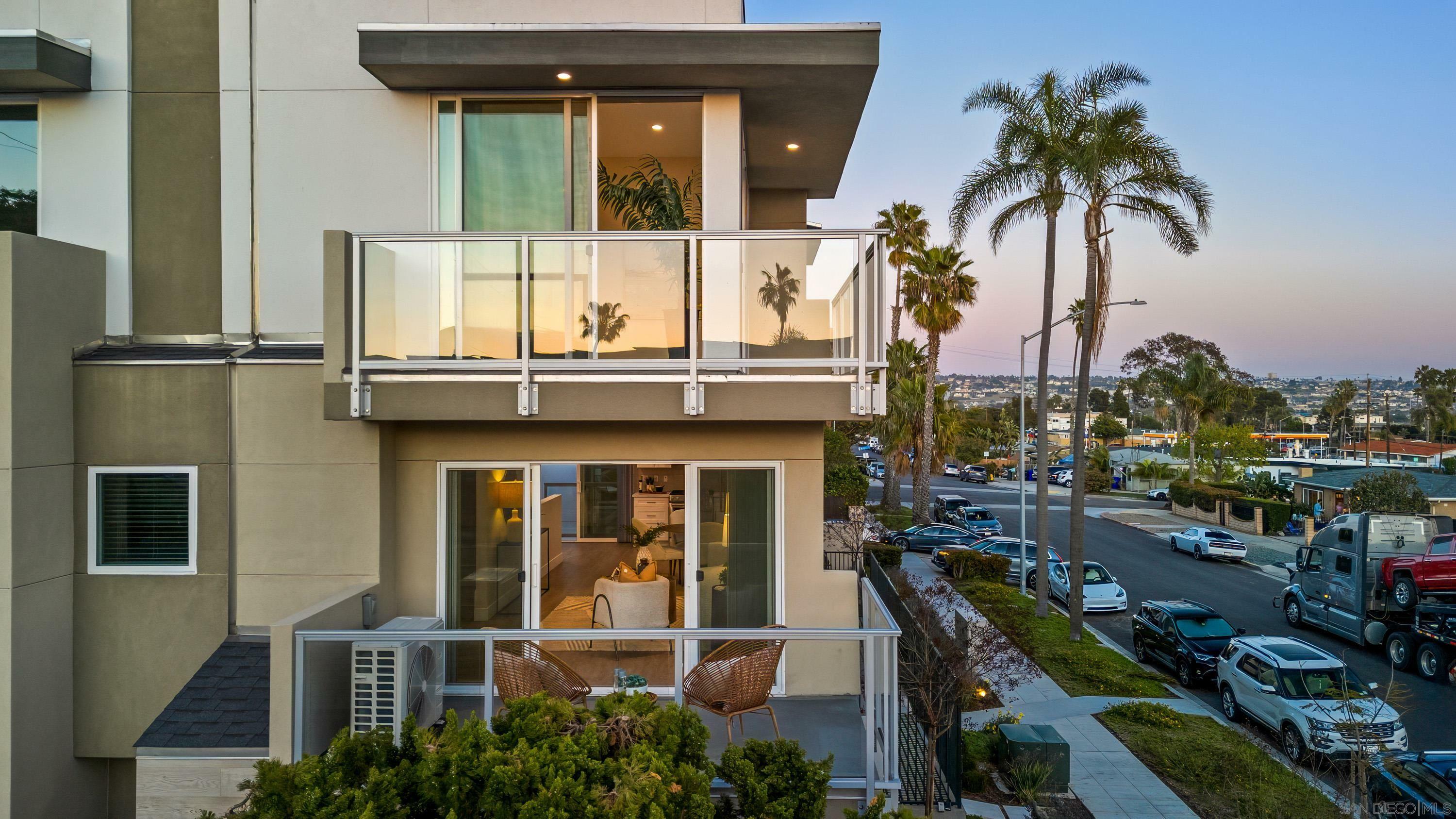 Property Photo: 1952 Hornblend St 7 CA 92109