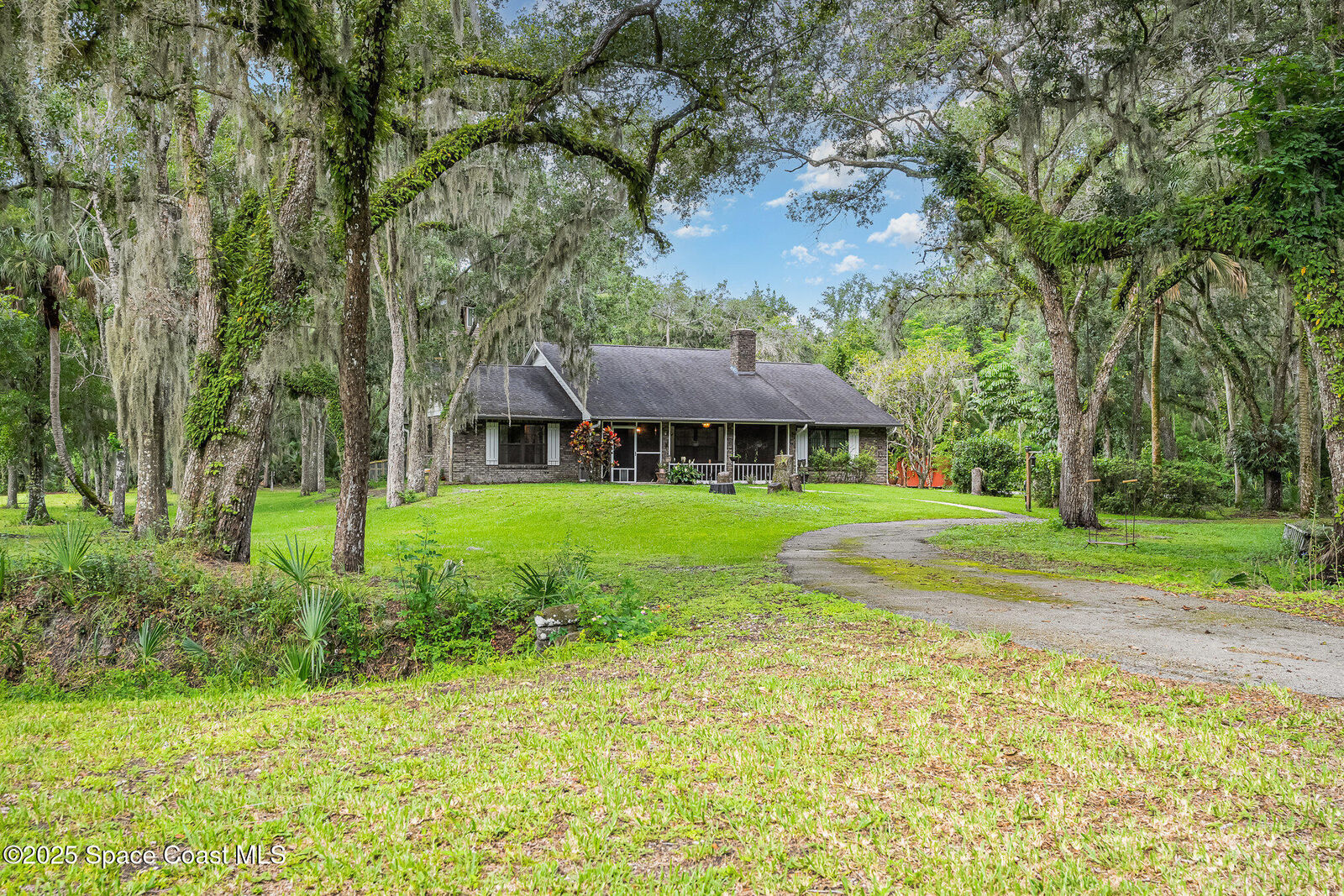 Property Photo: 2475 Cox Road FL 32926