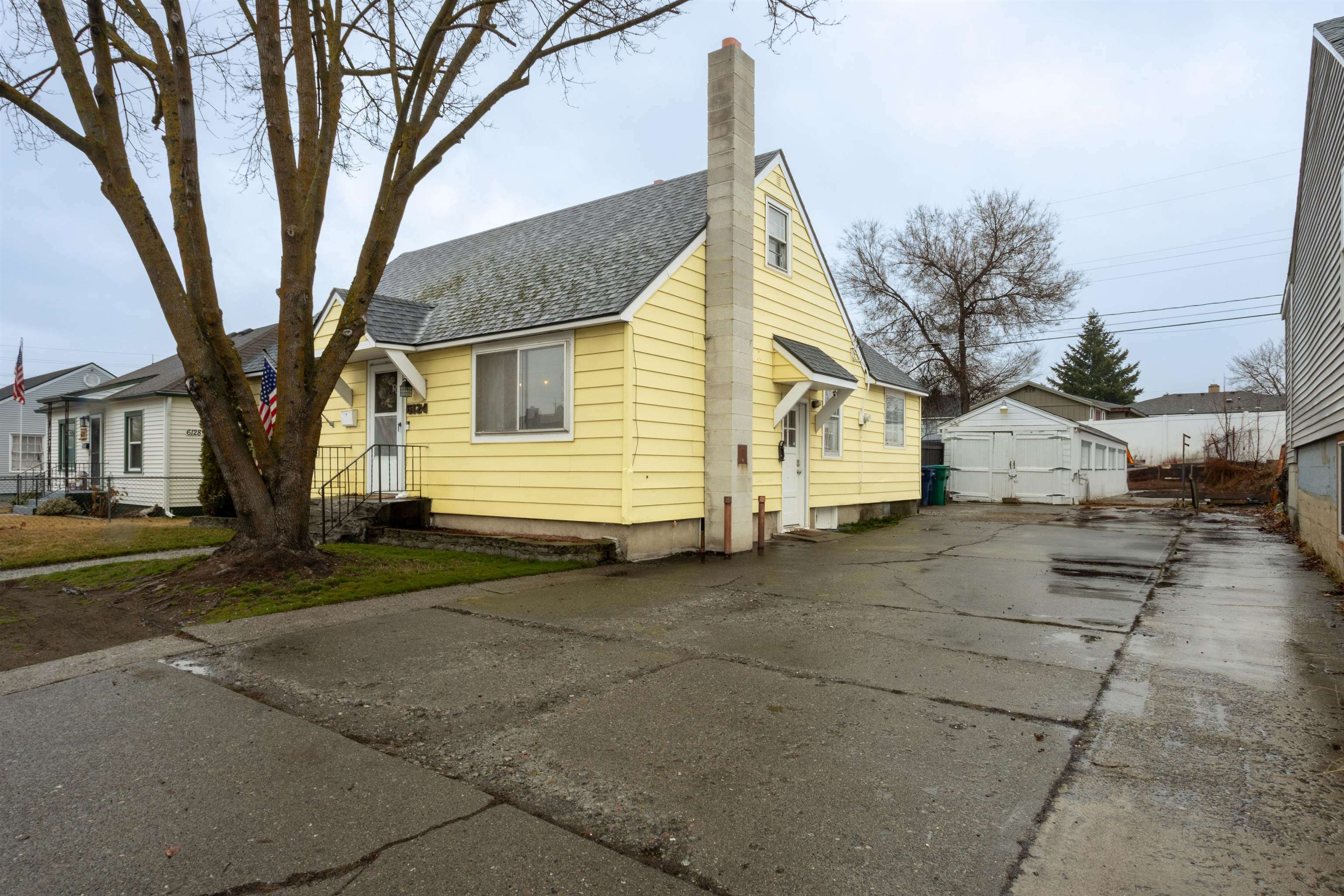 Property Photo:  6124 N Monroe St  WA 99205 