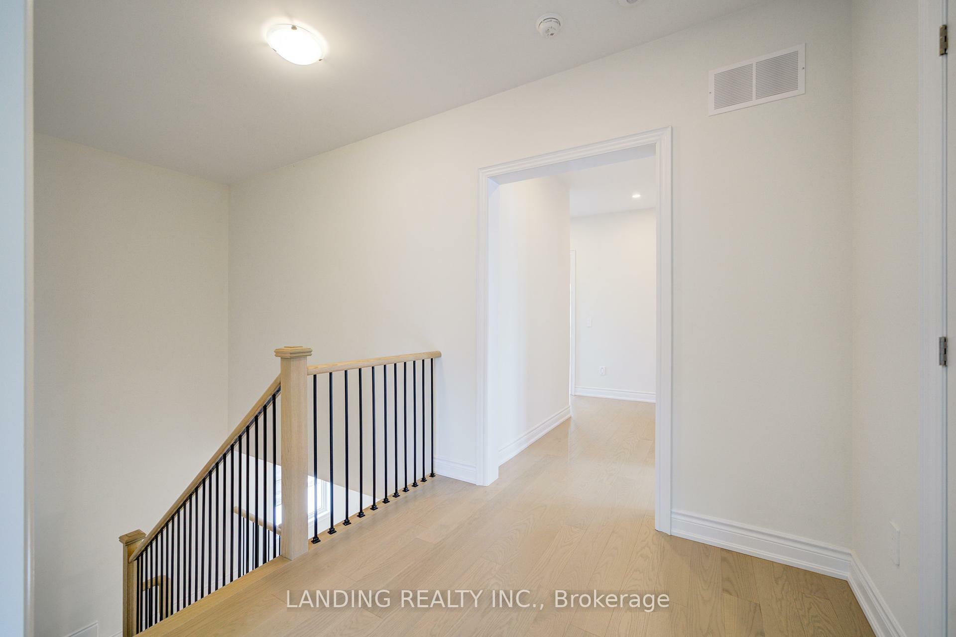 Property Photo:  28 Longworth Avenue  ON L4E 1A2 