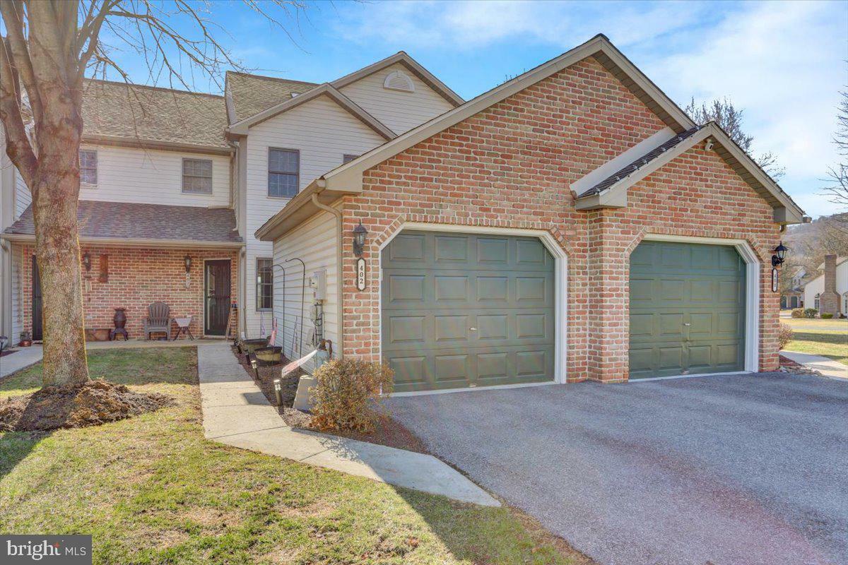 402 Epsilon Drive  Wernersville PA 19565 photo
