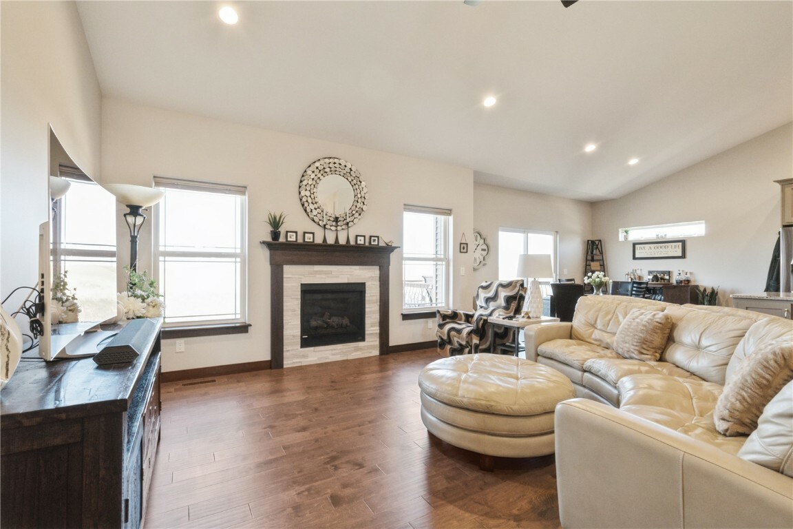 Property Photo: 3220 Artesian Rd IA 52302