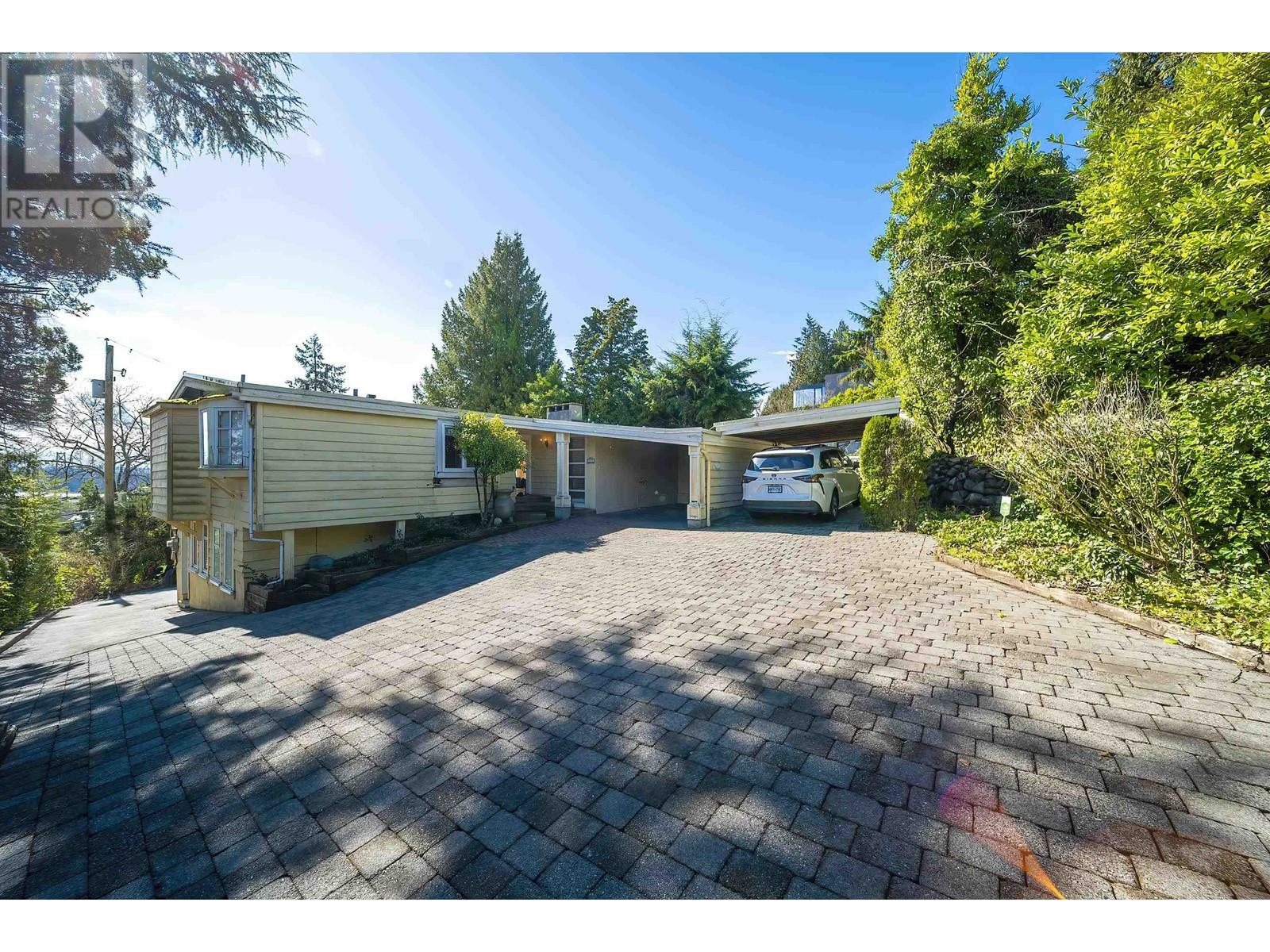 Property Photo: 825 8th Street BC V7T 1S1