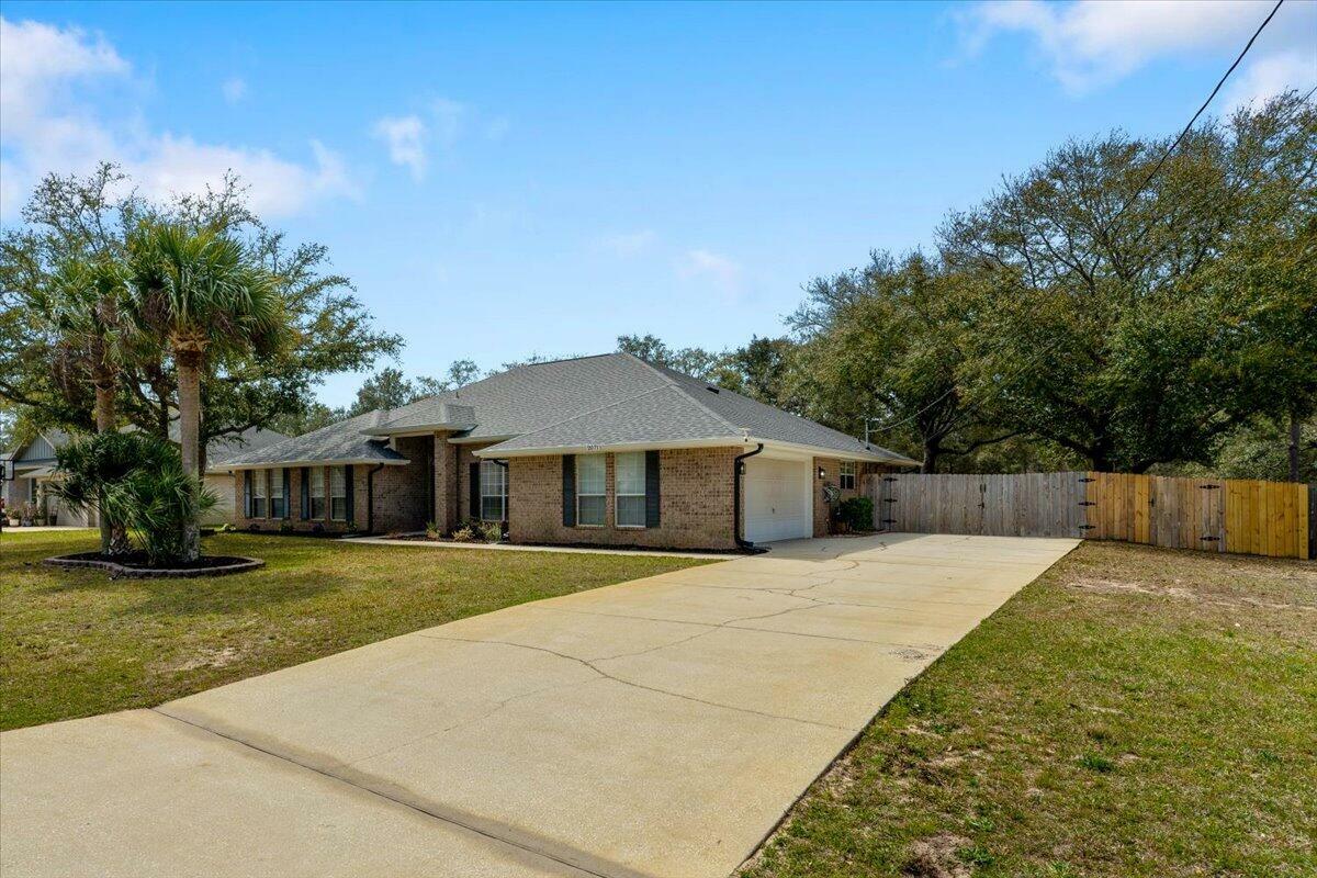 Property Photo: 2071 Hawthorne Drive FL 32566