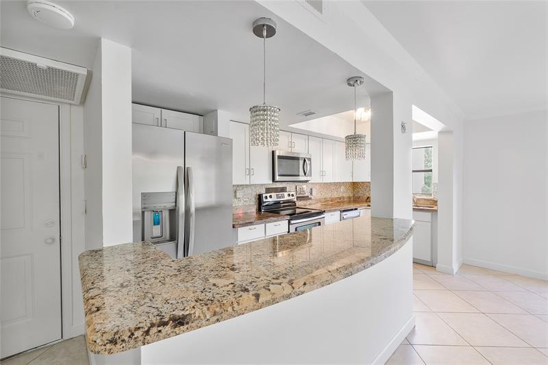 Property Photo: 701 NW 19th St 512 FL 33311
