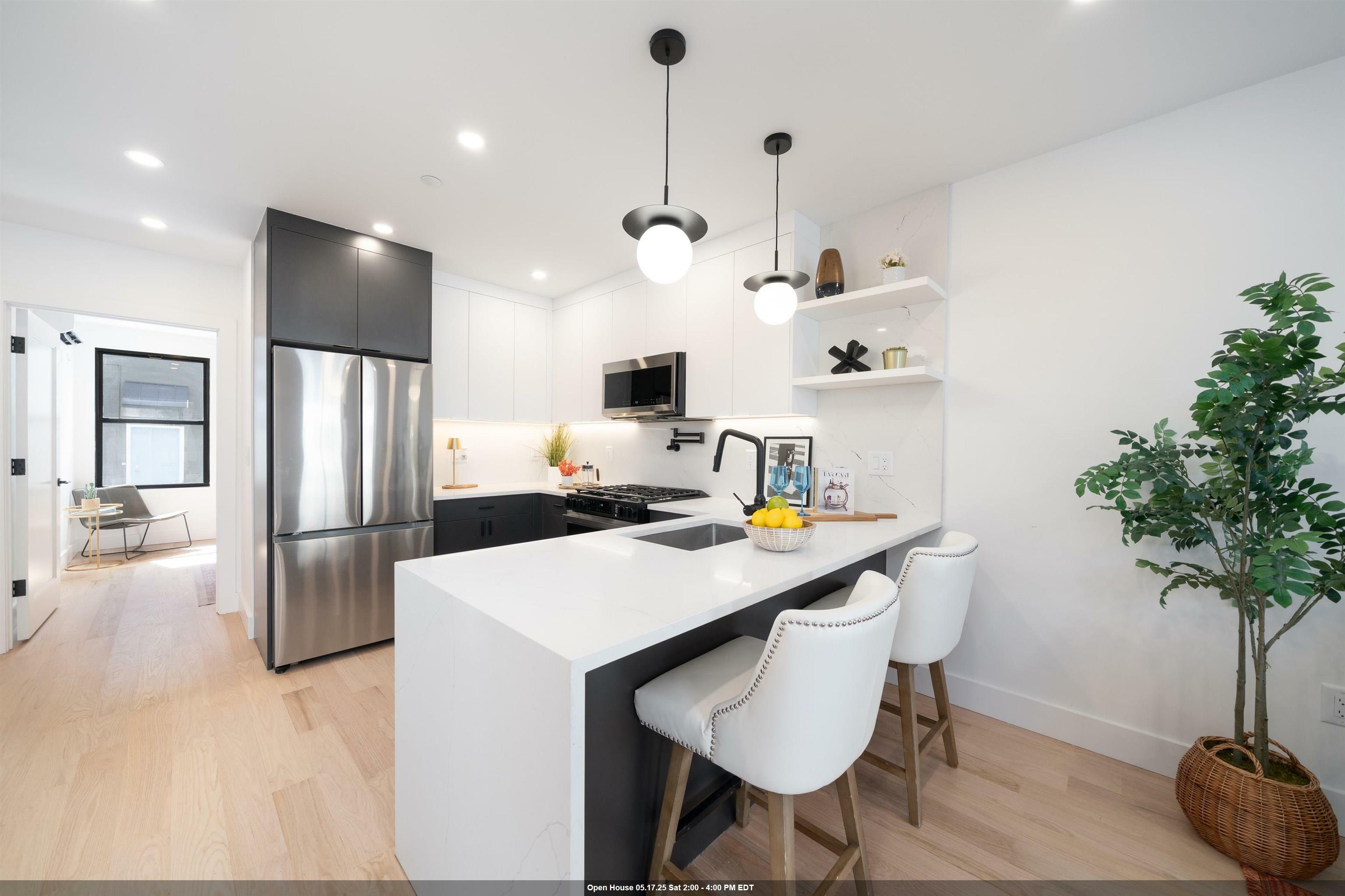 347 Pavonia Ave 1  Jc, Downtown NJ 07302 photo