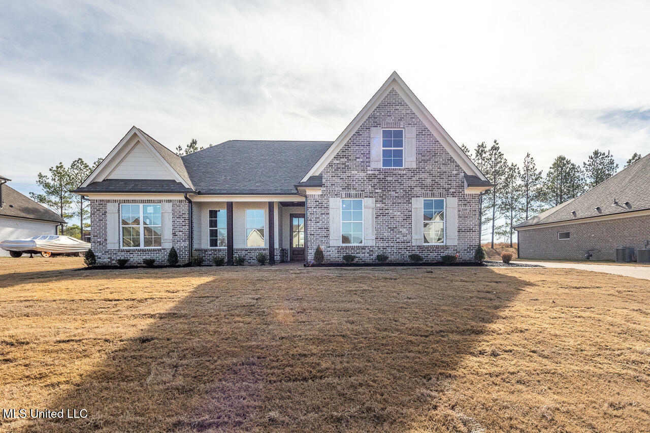 Property Photo: 1344 S Clair Circle MS 38632