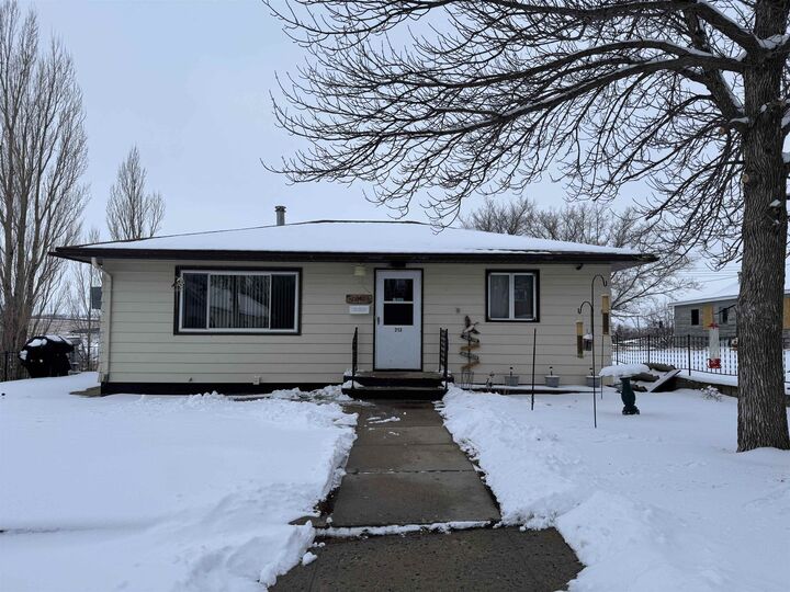 213 NE 1st Ave  Kenmare ND 58746 photo