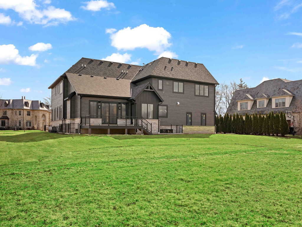 Property Photo:  2410 White Oak Drive  IL 60062 