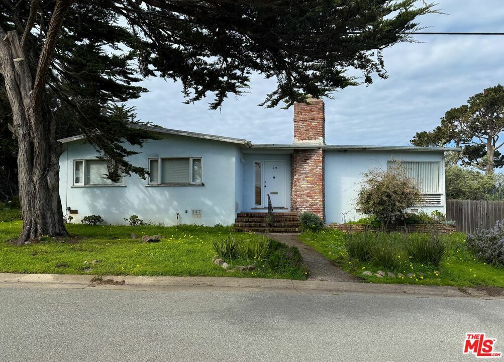 1236 Del Monte Boulevard  Pacific Grove CA 93950 photo
