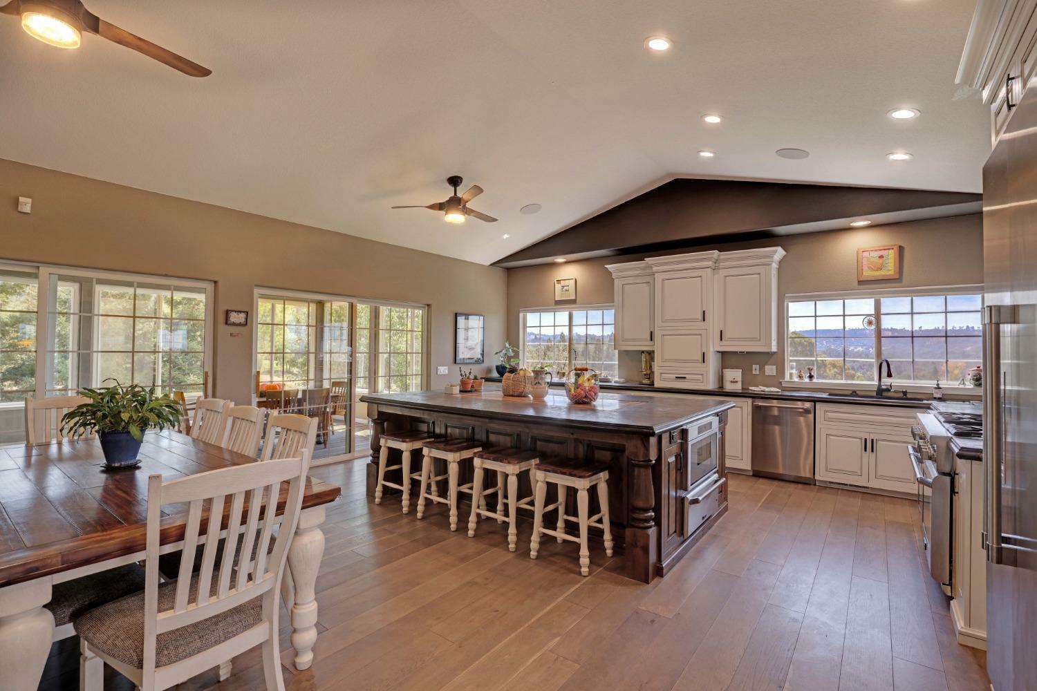 Property Photo: 1154 Park Lake Court CA 95658