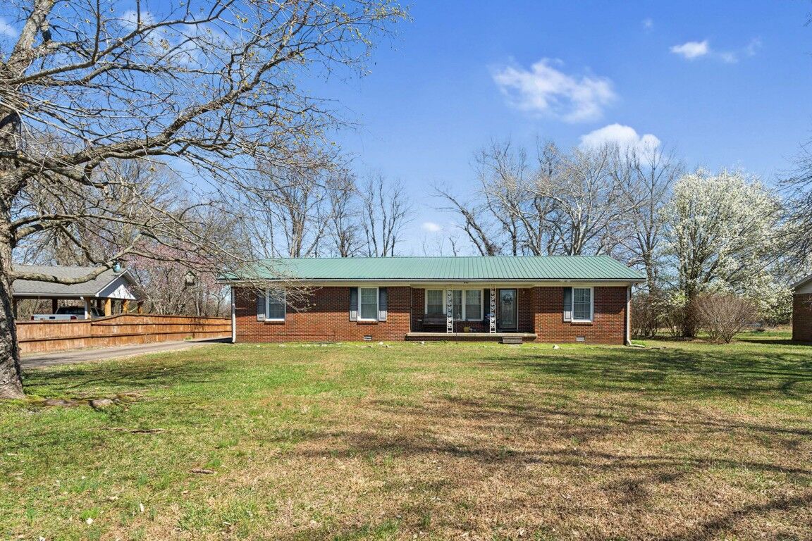 Property Photo:  651 Price Cir  TN 37083 