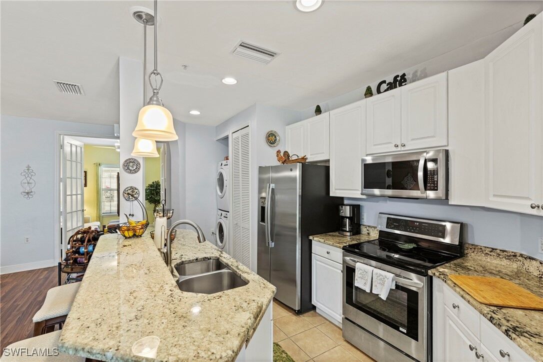 Property Photo:  1330 Sweetwater Cove 102  FL 34110