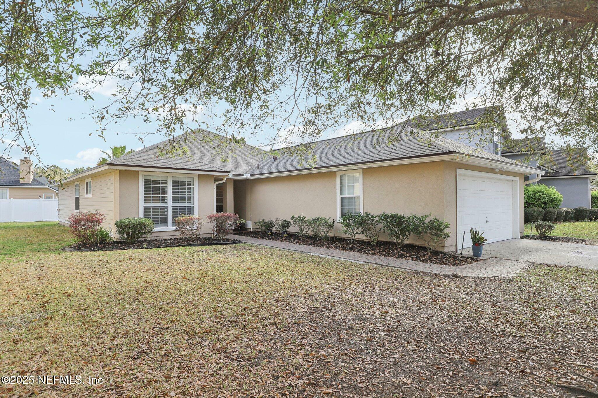 Property Photo: 909 Thoroughbred Drive FL 32065