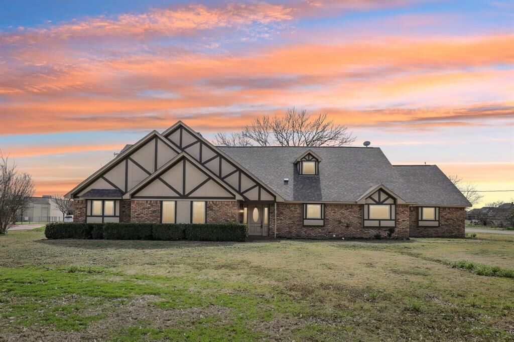 Property Photo:  2055 Estates Parkway  TX 75002 