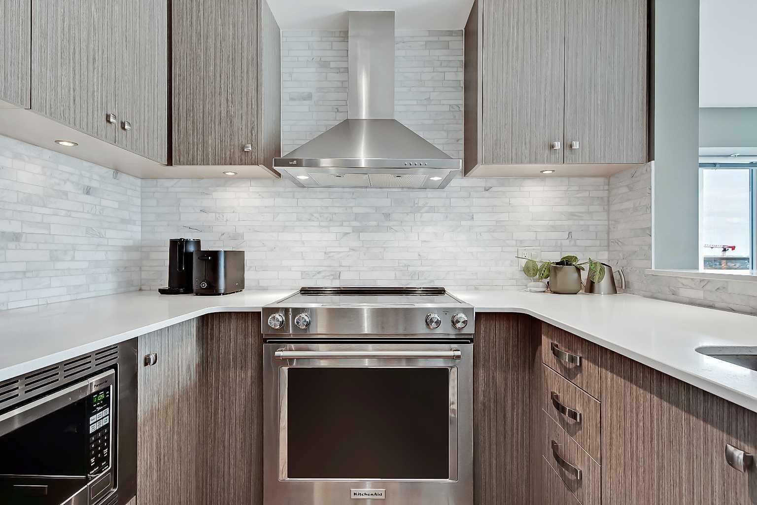 Property Photo: 930 6 Avenue SW 2406 AB T2P 1J3