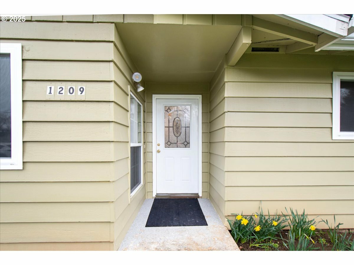 Property Photo: 1209 NW 53rd St WA 98663