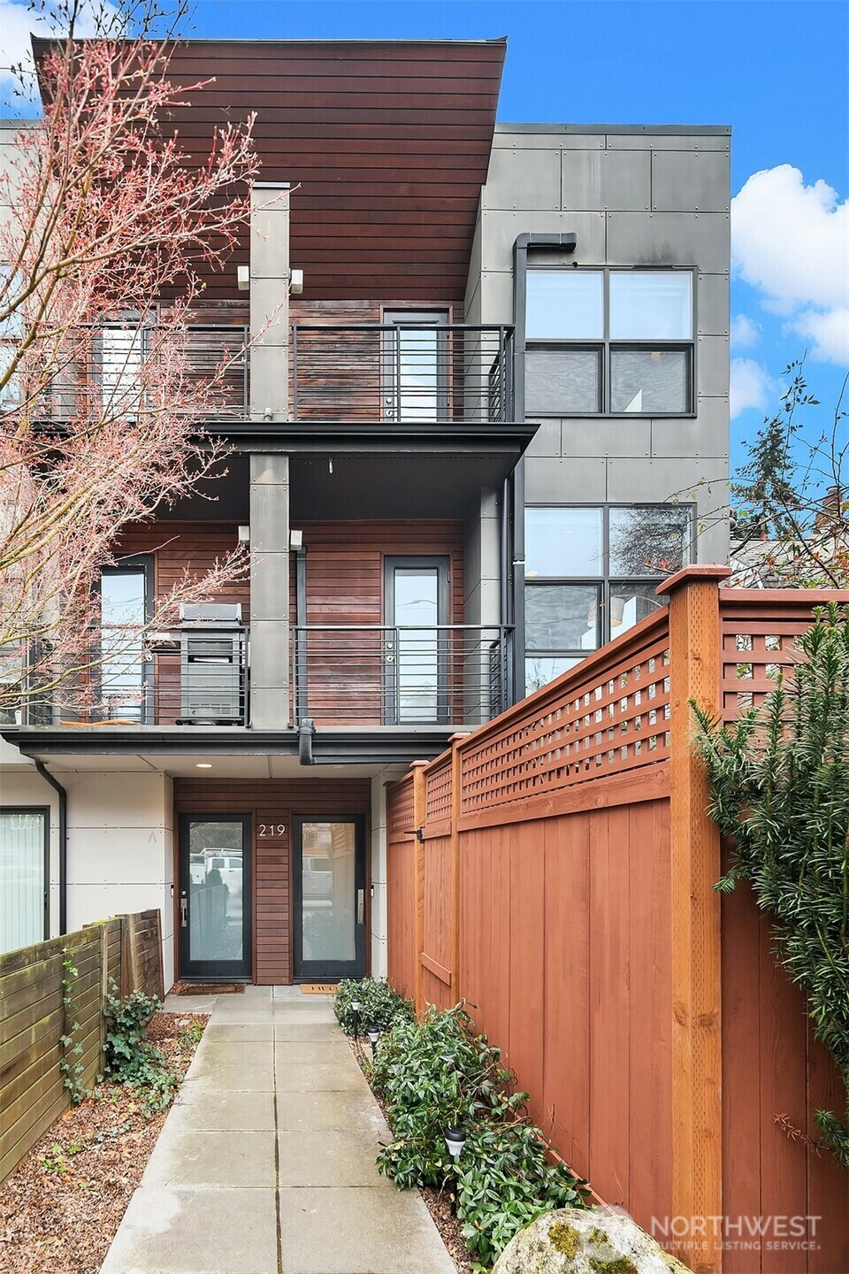 219  12th Ave  E B  Seattle WA 98102 photo