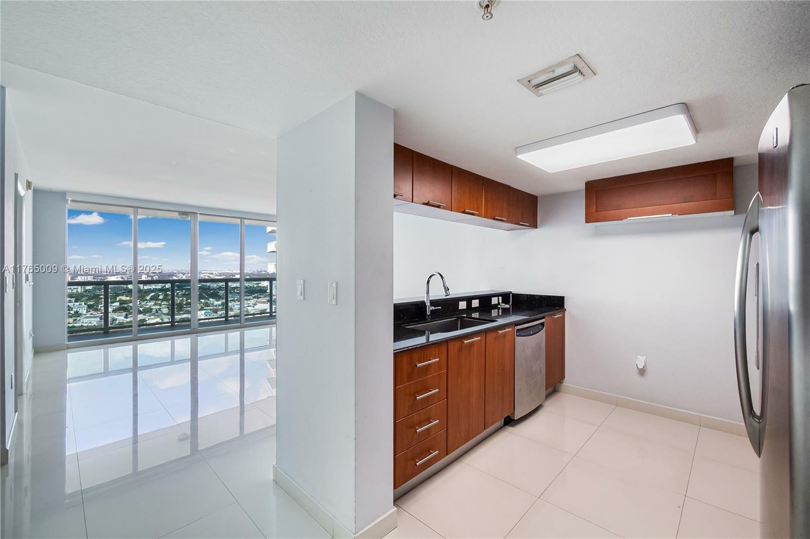 Property Photo:  1800 N Bayshore Dr 4110  FL 33132 