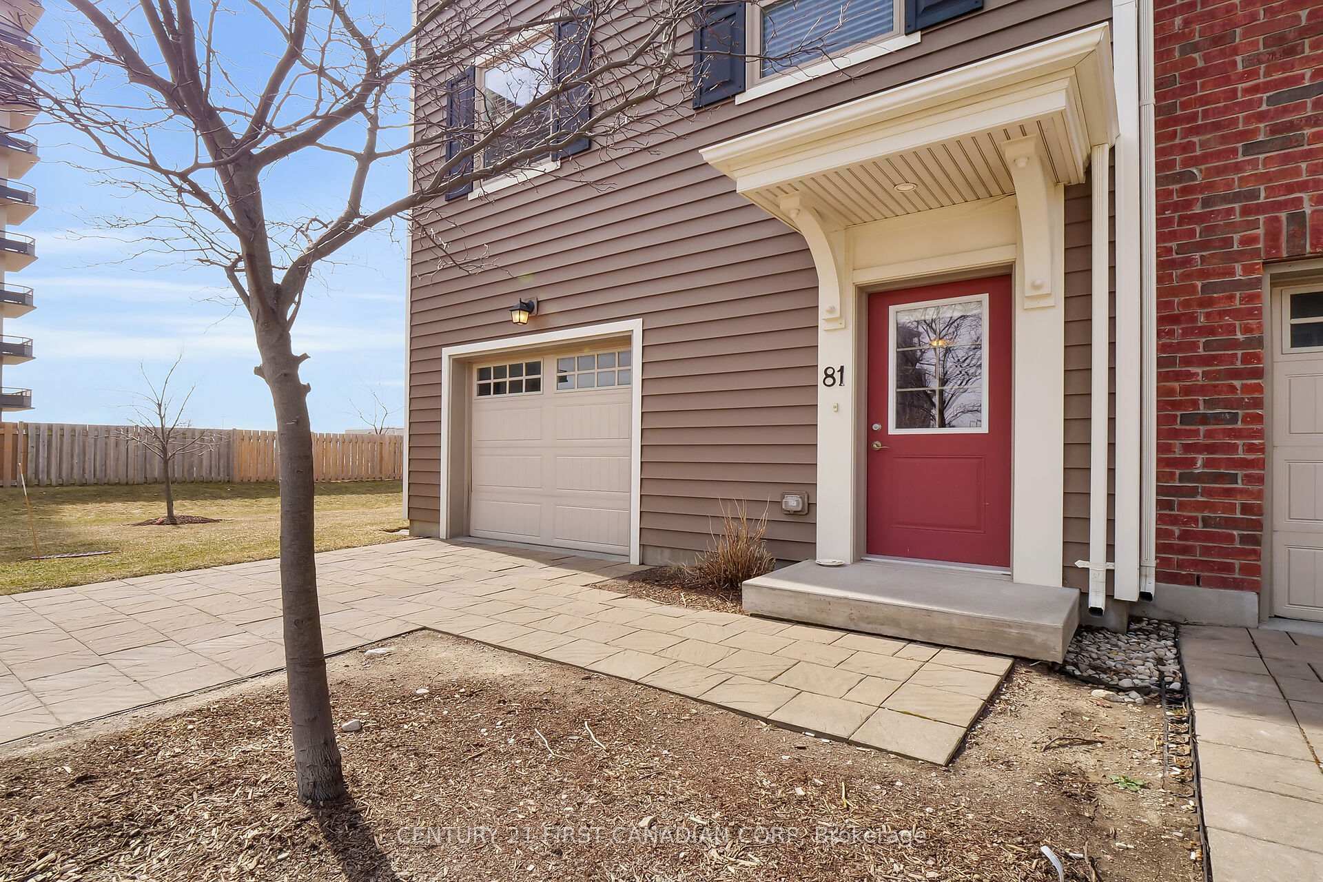 Property Photo: 1040 Coronation Drive 81 ON N6G 0R8