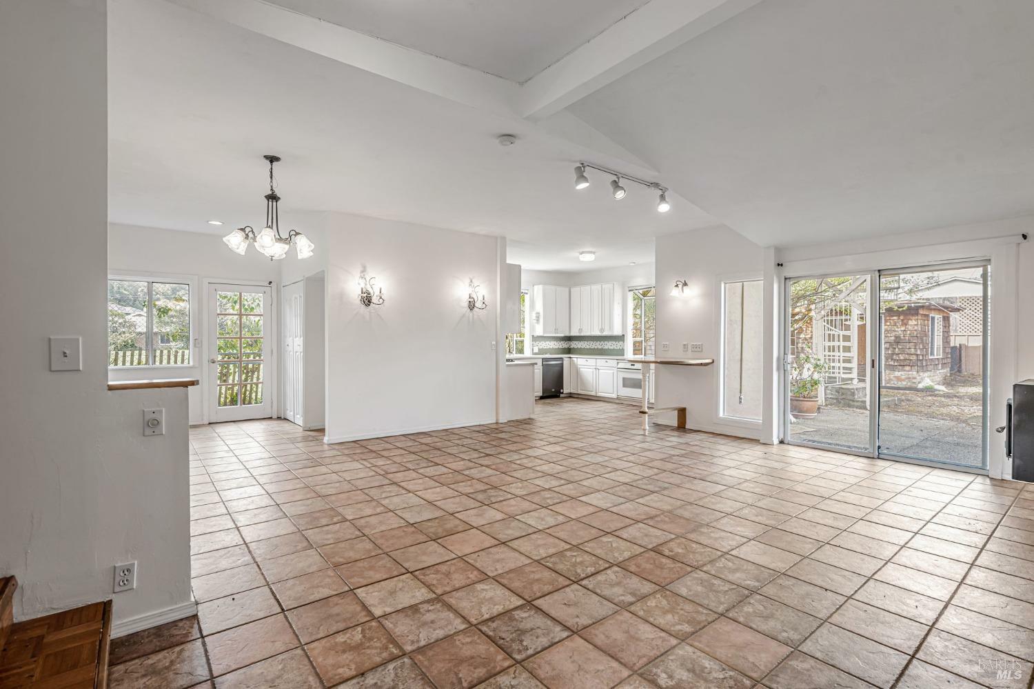 Property Photo: 605 Rosal Way CA 94903
