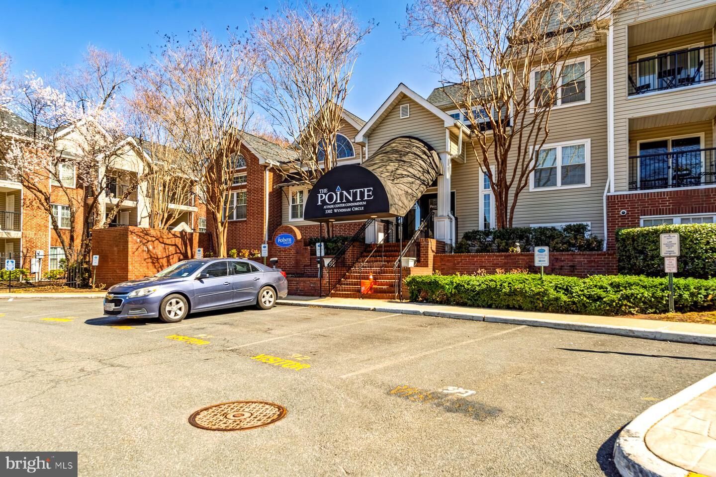 Property Photo: 3312 Wyndham Circle 104 VA 22302