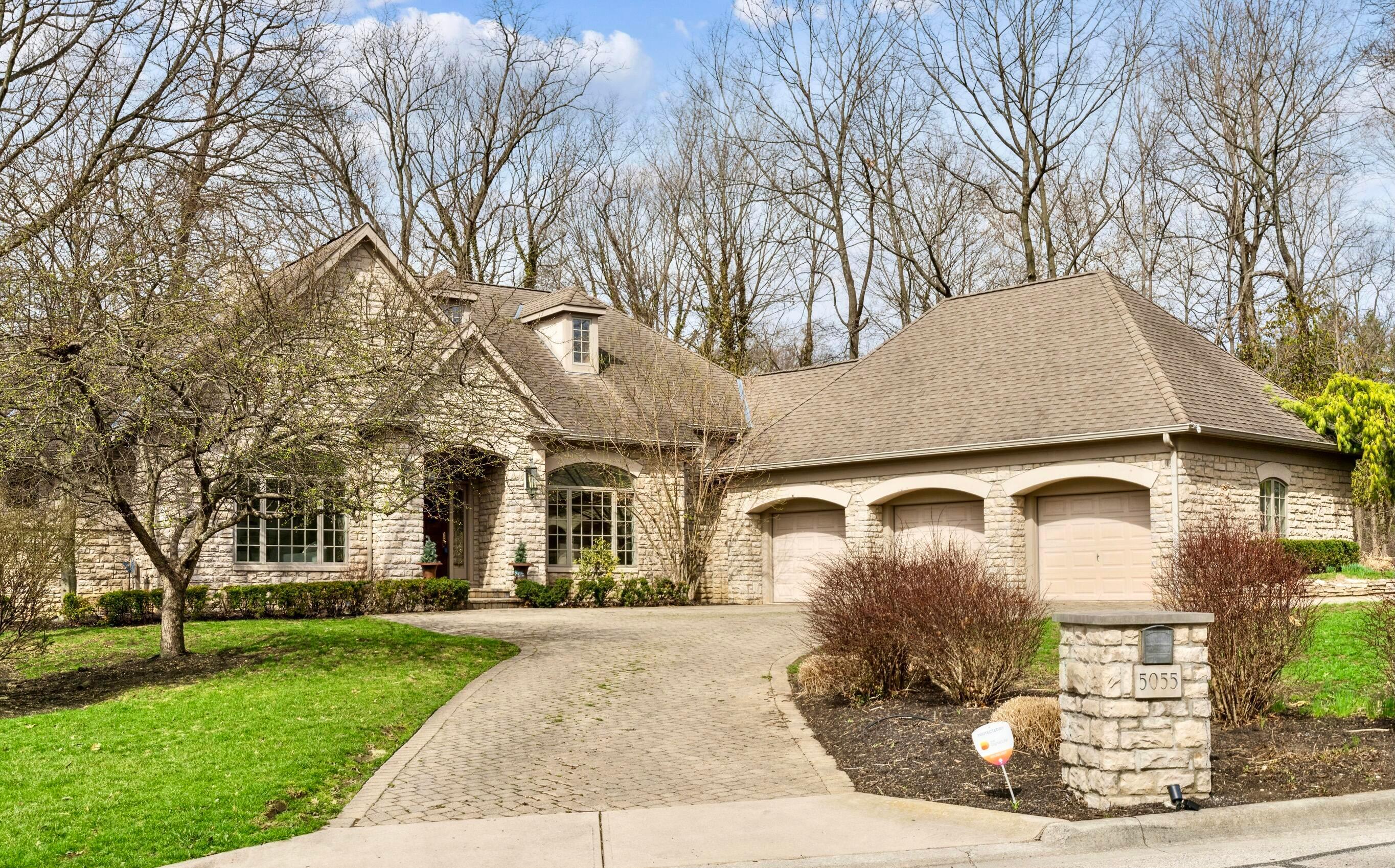 Property Photo: 5055 Slate Run Woods Court OH 43220