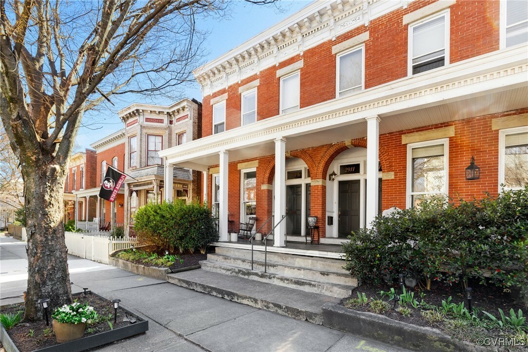 Property Photo: 2911 1/2 E Broad Street B VA 23223