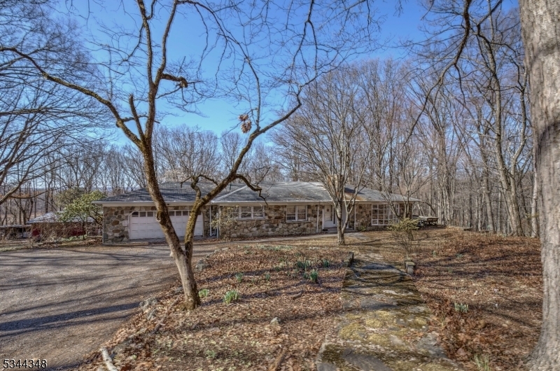 31 Herman Thau Rd  Clinton Twp. NJ 08801 photo