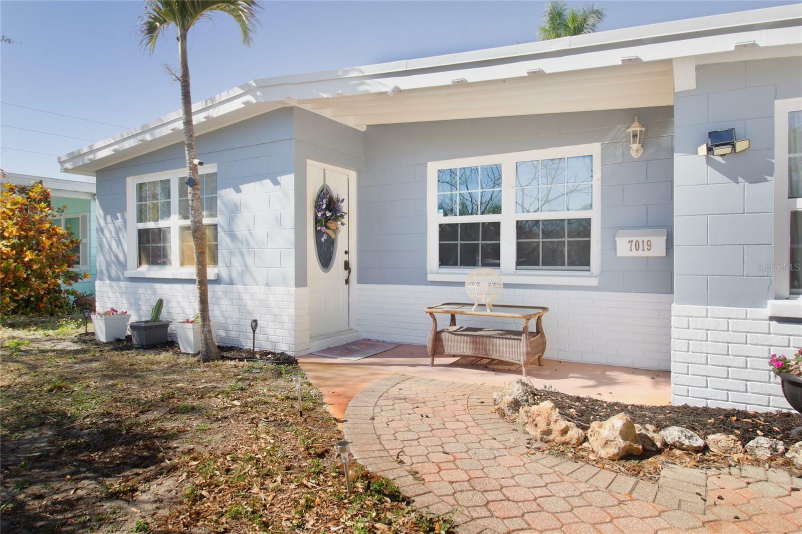 Property Photo: 7019 Dartmouth Avenue N FL 33710