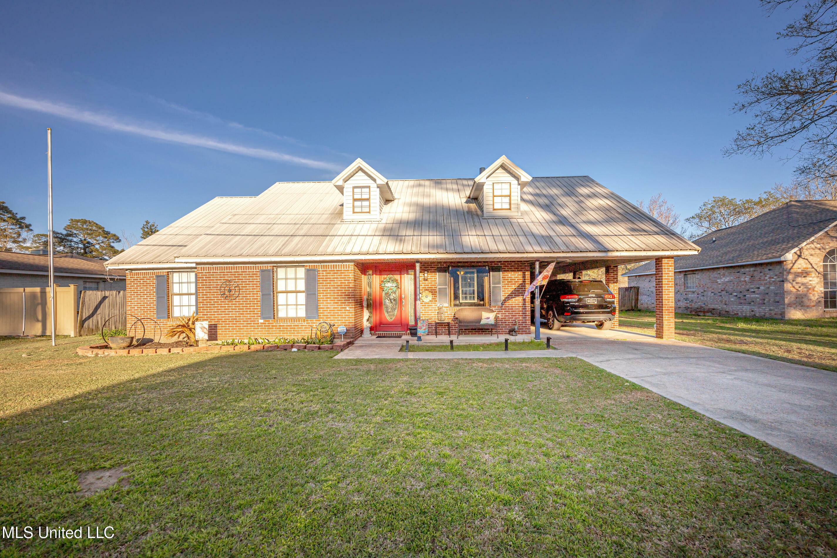2524 Barbados Drive  Gautier MS 39553 photo