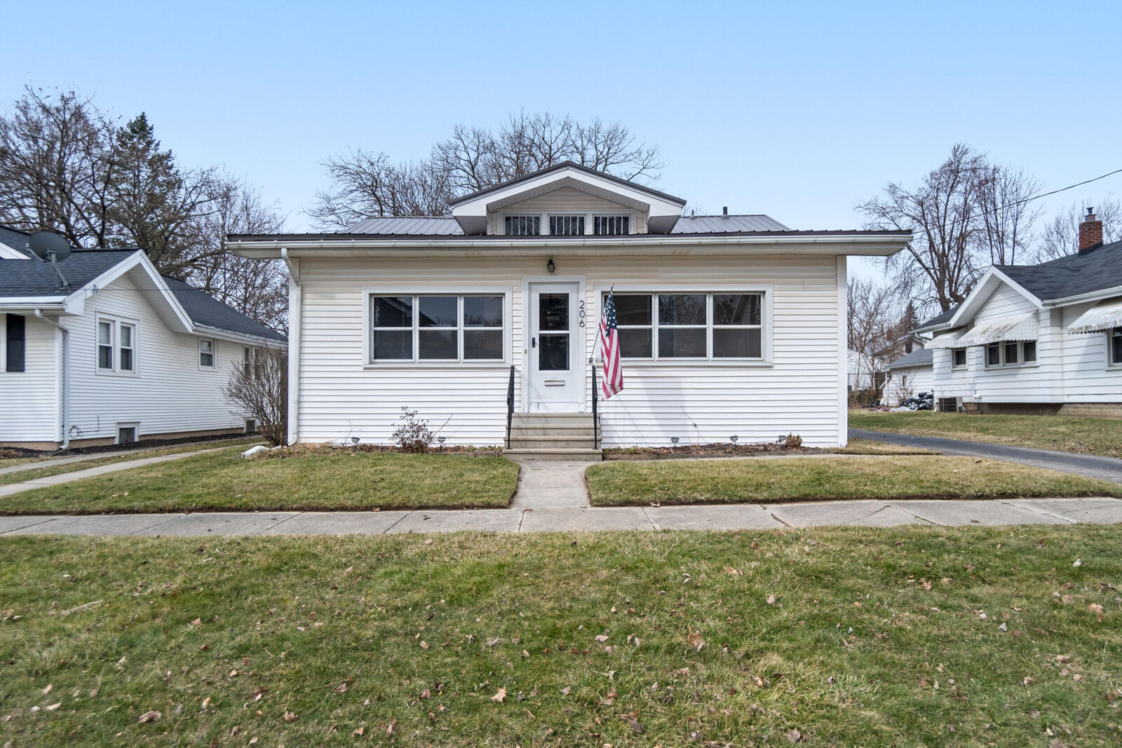 Property Photo:  206 N Durand Street  MI 49202 