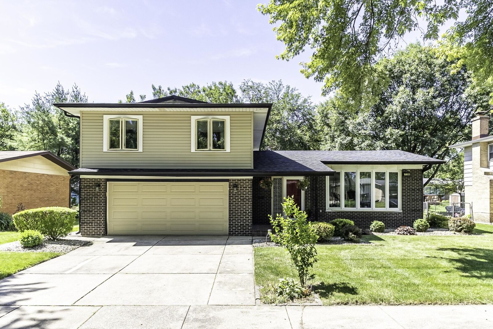 Property Photo: 736 W Sunset Drive IL 60425