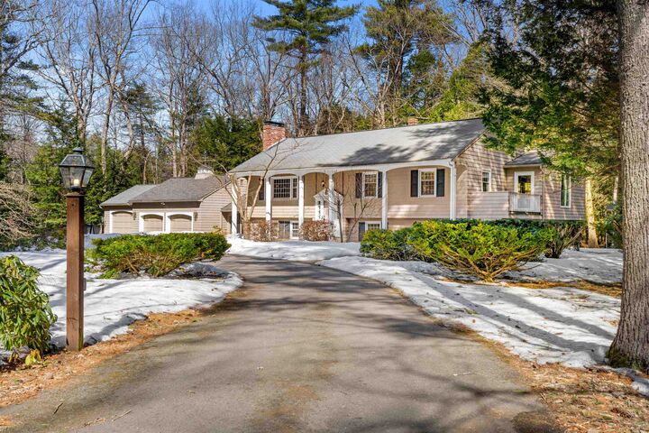 Property Photo:  37 Wendover Way  NH 03110-6055 